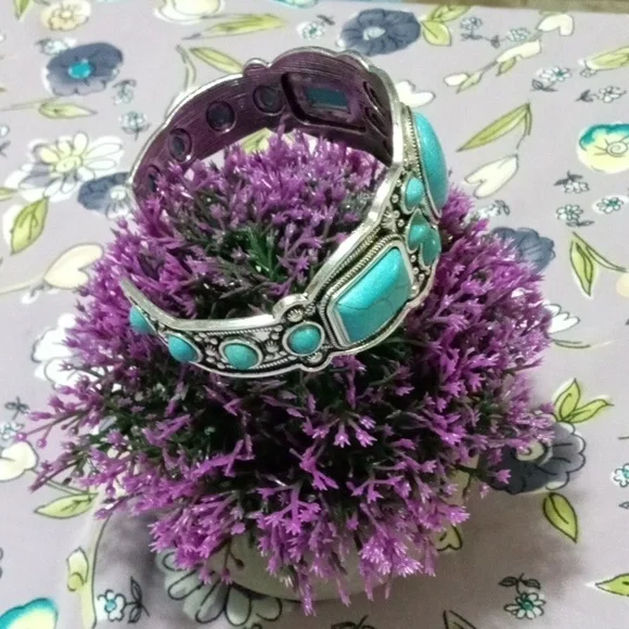 Turquoise and Silver Metal Cuff Bracelet - Picture 5 of 7